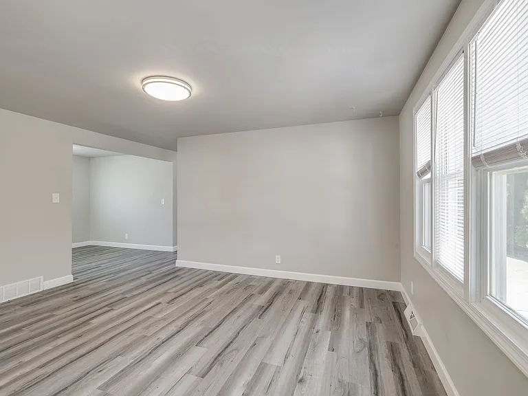 471 Farwell Ave — Photo 7