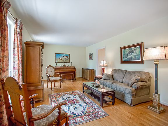 5th image of 3312 Daffan Dr