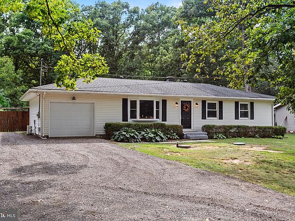 3rd image of 19495 Point Lookout Rd