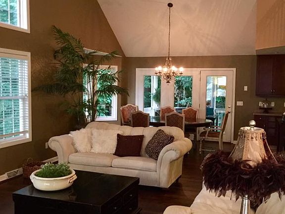 4th image of 6856 Twin Oaks Ct #6856