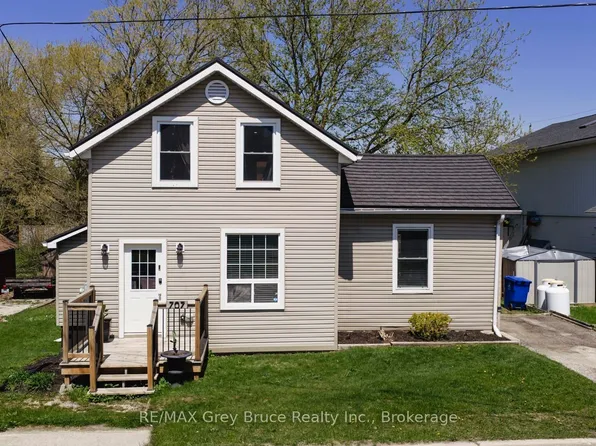 707 Queen St, West Grey, ON N0G 2M0