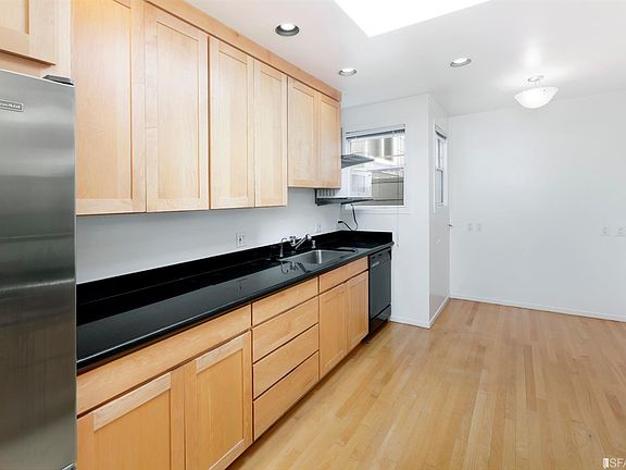 4th image of 326 26th Ave