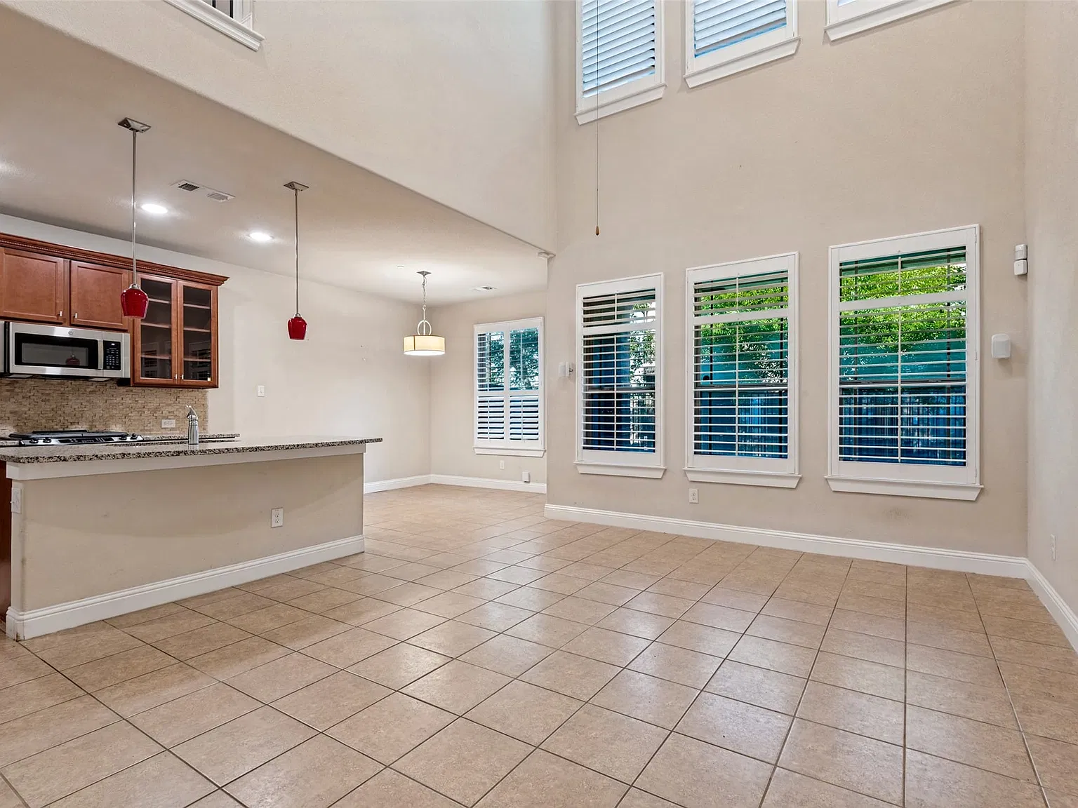 2 bed, 2.5 bath, 1468 sqft, $2,600 — Photo 2