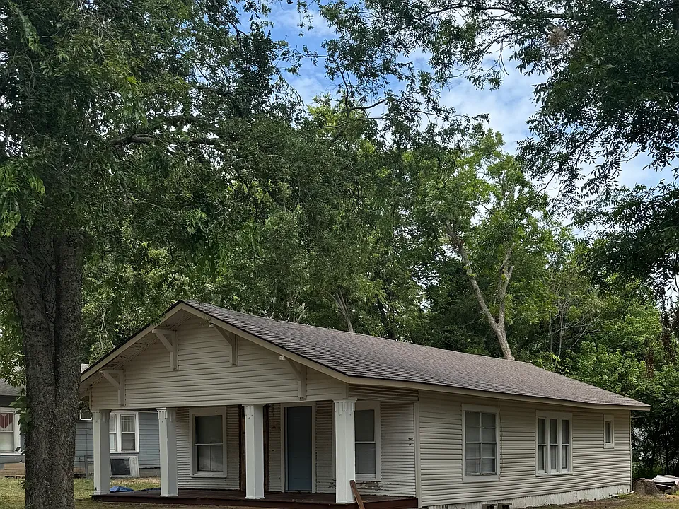 213 W Main St