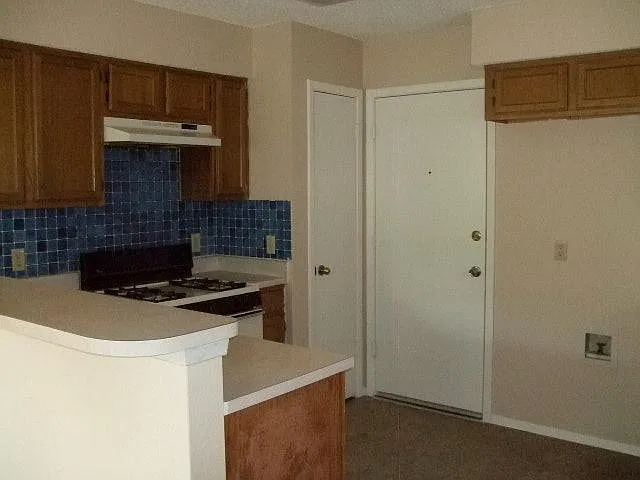 4 bed, 2.5 bath, 1738 sqft, $1,895 — Photo 2