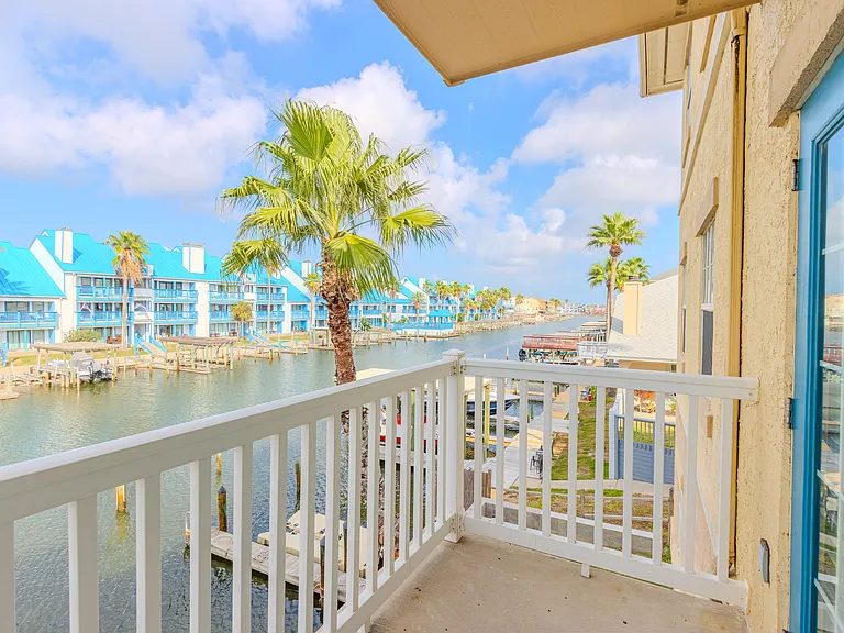 Compass Bay Apartments & Marina — Photo 35