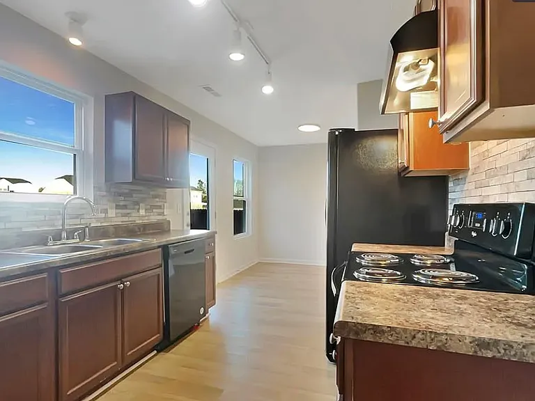164 Creekstone Ct — Photo 5