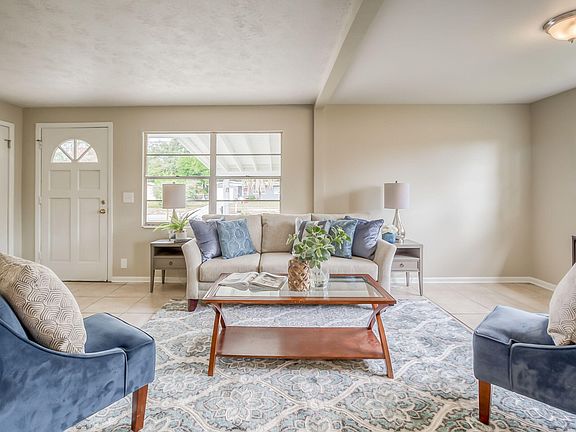 5th image of 382 Sonora Dr