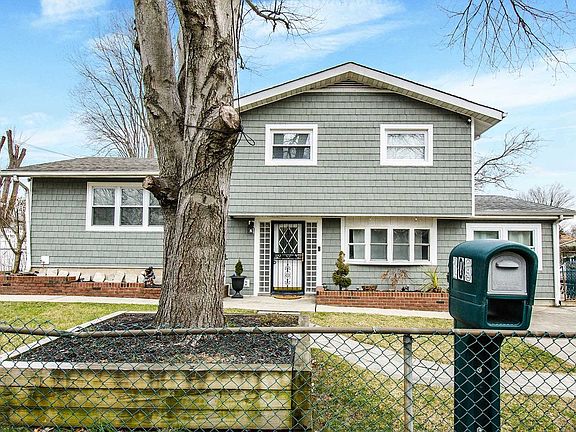 2nd image of 209 Dolce St