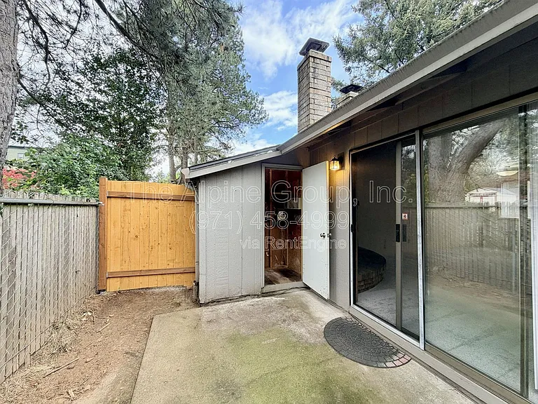 240 NE 143rd Ave — Photo 26