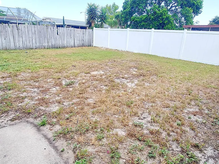 9031 Chantilly Ln — Photo 3