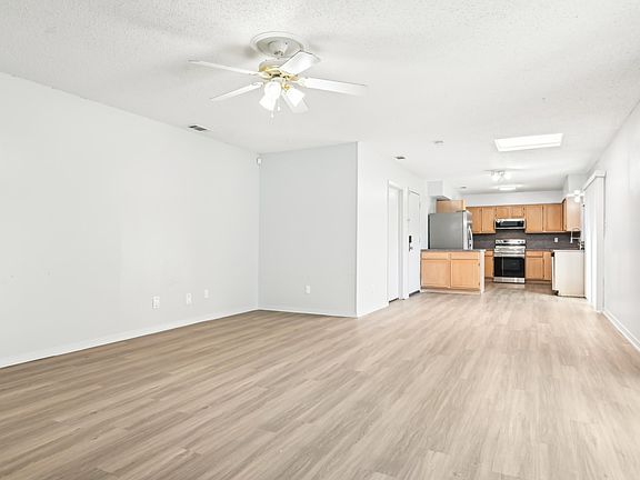 2nd image of 618 Taylor Ct