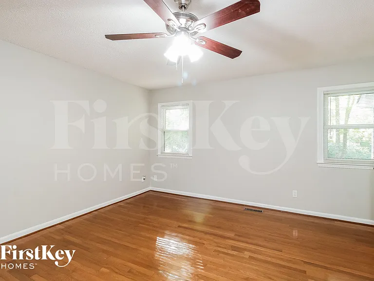 4923 Shady Pine Dr — Photo 6