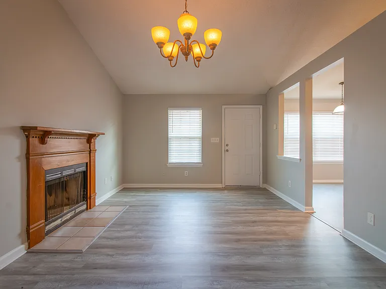2801 Ridgecrest Dr — Photo 4