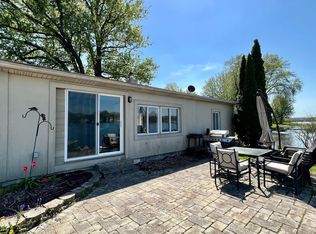 1236 Lakeview Dr, Wolverine Lake, MI 48390