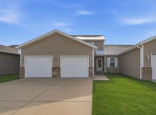 1312 Lois Ln, Waterloo, IA 50702