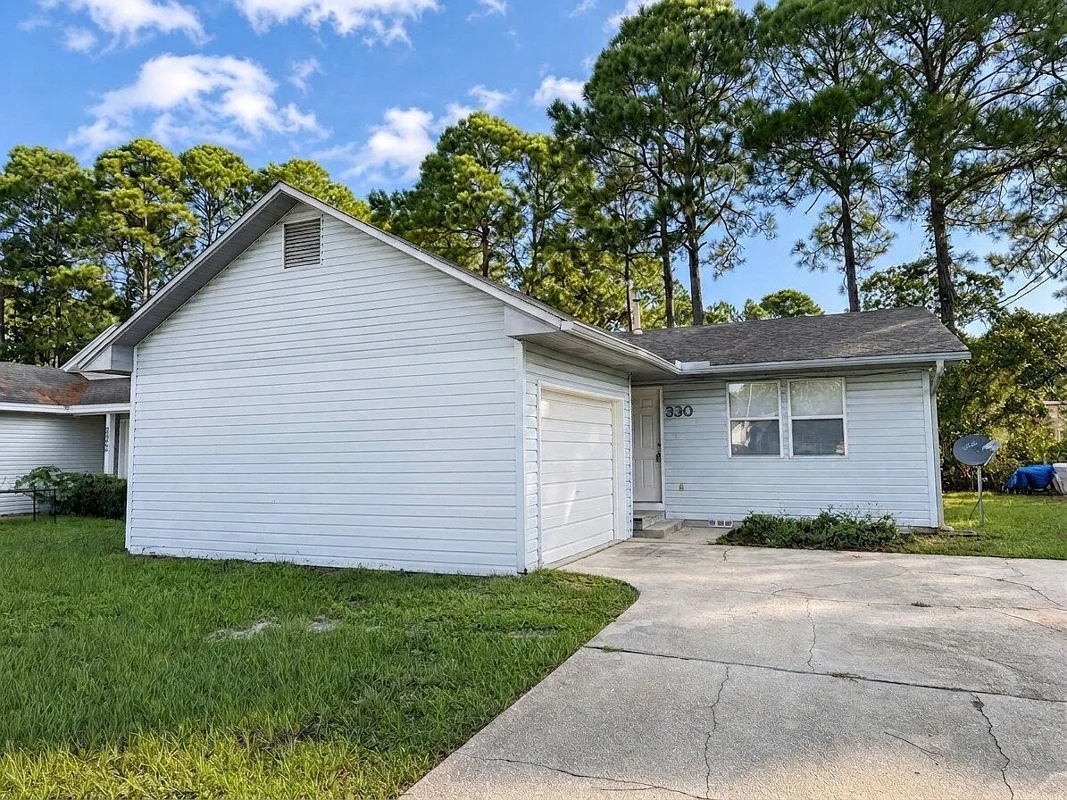 2 bed, 1.0 bath, 880 sqft, $1,400 — Photo 2