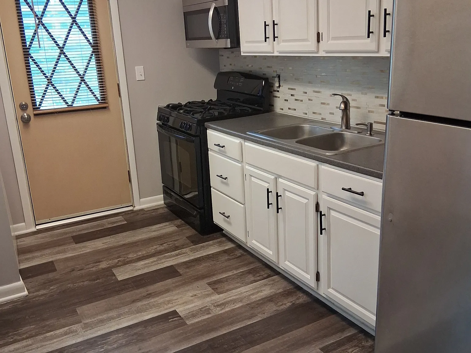 2 bed, 940 sqft, $1,600 — Photo 1
