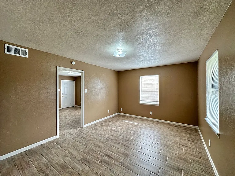 1807 N Ws Young Dr — Photo 13