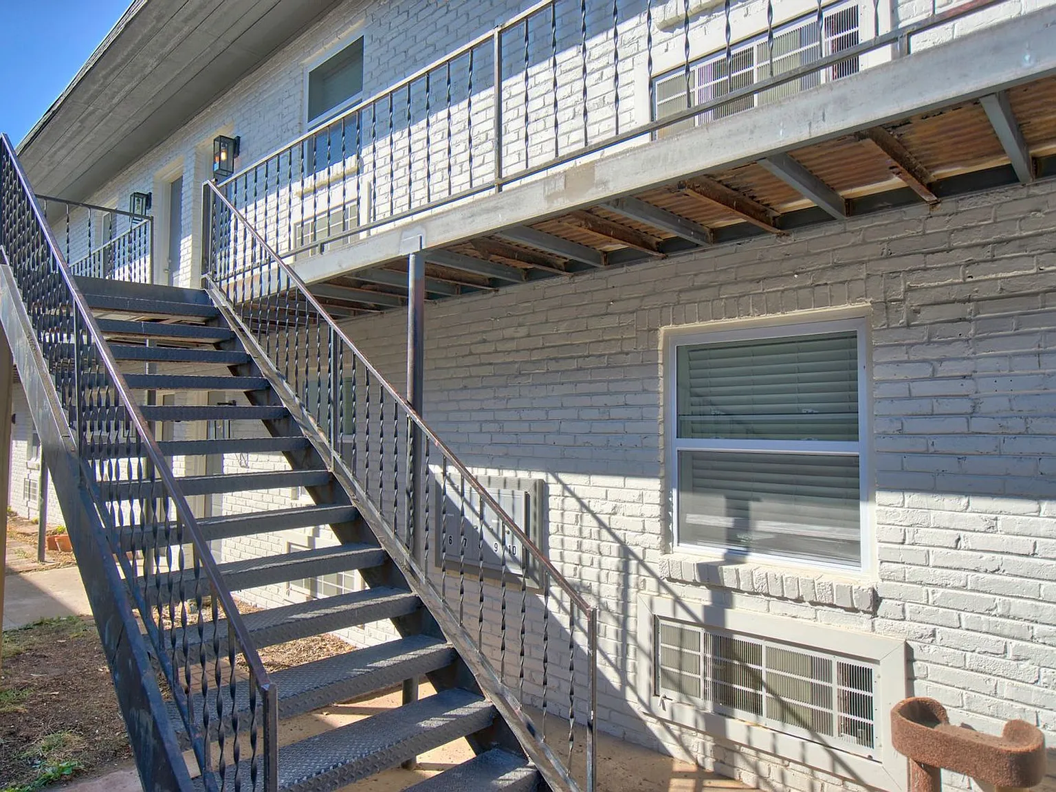 Alabama Avenue Flats — Photo 3