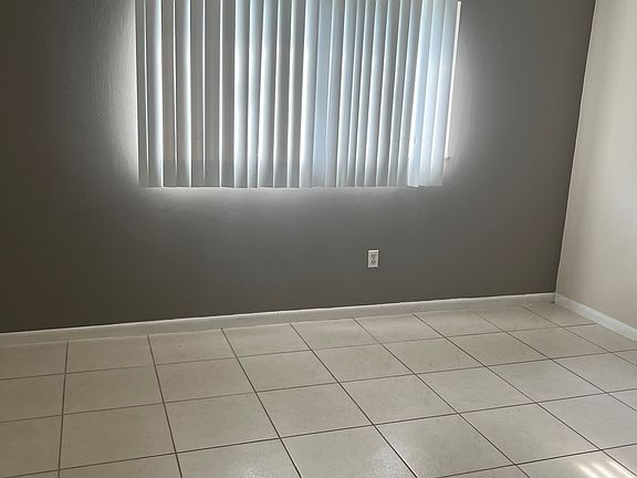 3rd image of 2510 SE 16th Pl #1
