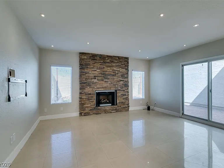 5046 Schumann Dr — Photo 9