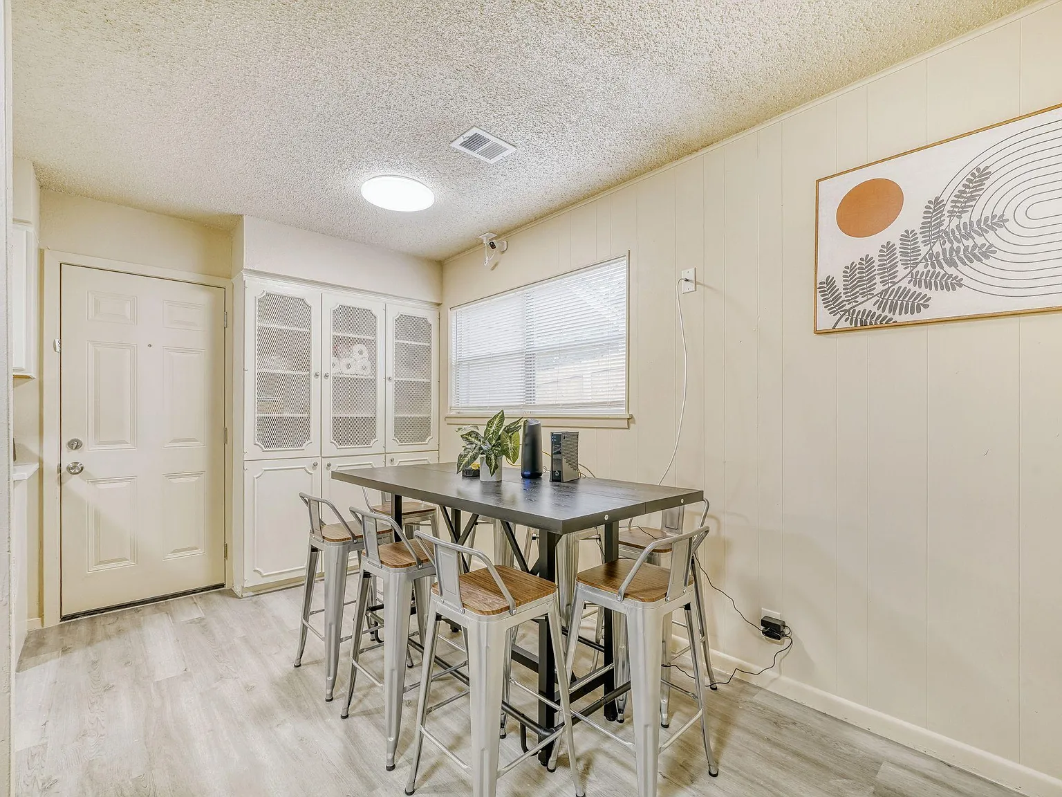 4 bed, 2.0 bath, 1190 sqft, $910 — Photo 4