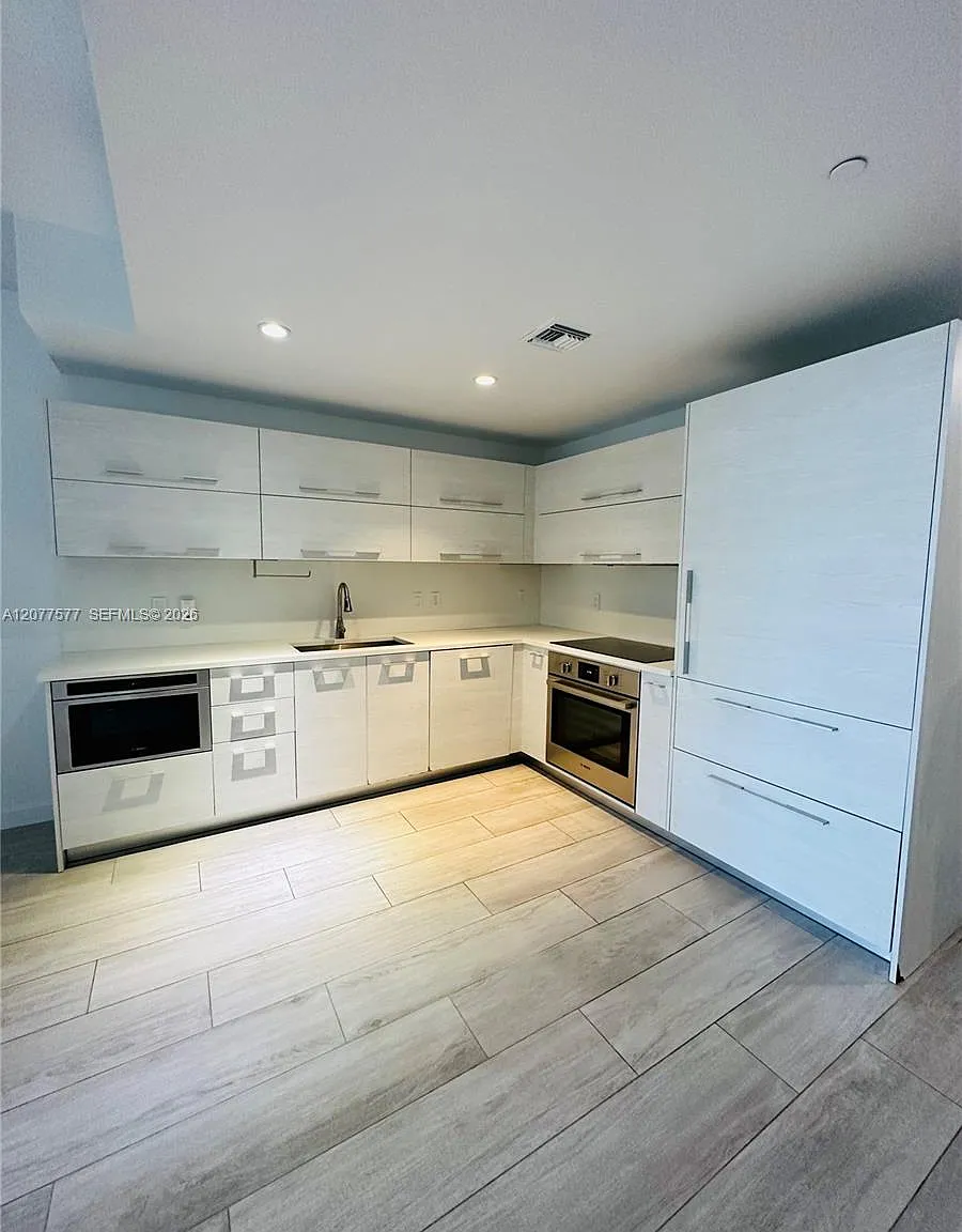 Brickell Heights East Con — Photo 1