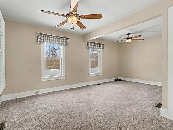 3rd image of 484 Wattles Rd N