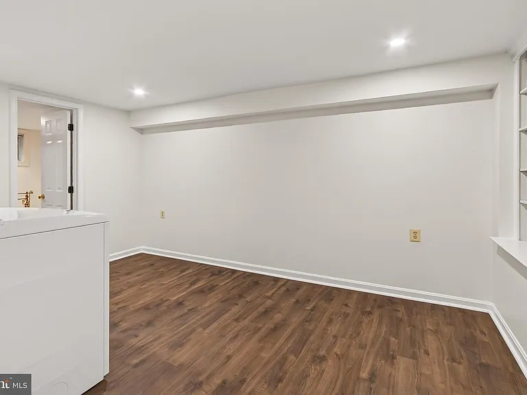 7614 Woodridge Cir — Photo 33