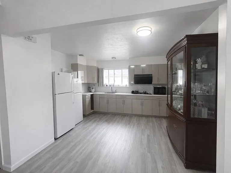 1168 Rockland Ave #2 — Photo 2