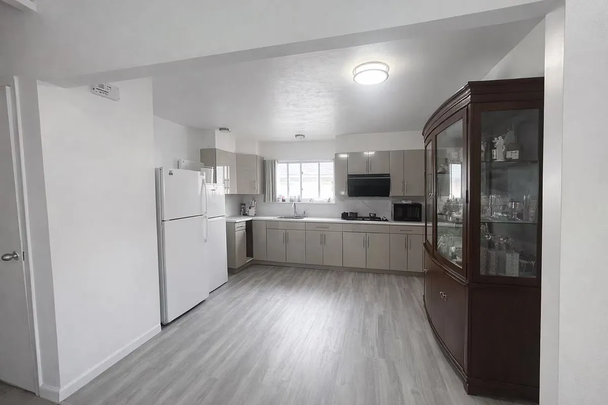 Building Photo - 1168 Rockland Ave #2