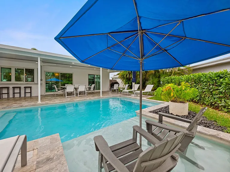 6241 NE 19th Ter — Photo 23