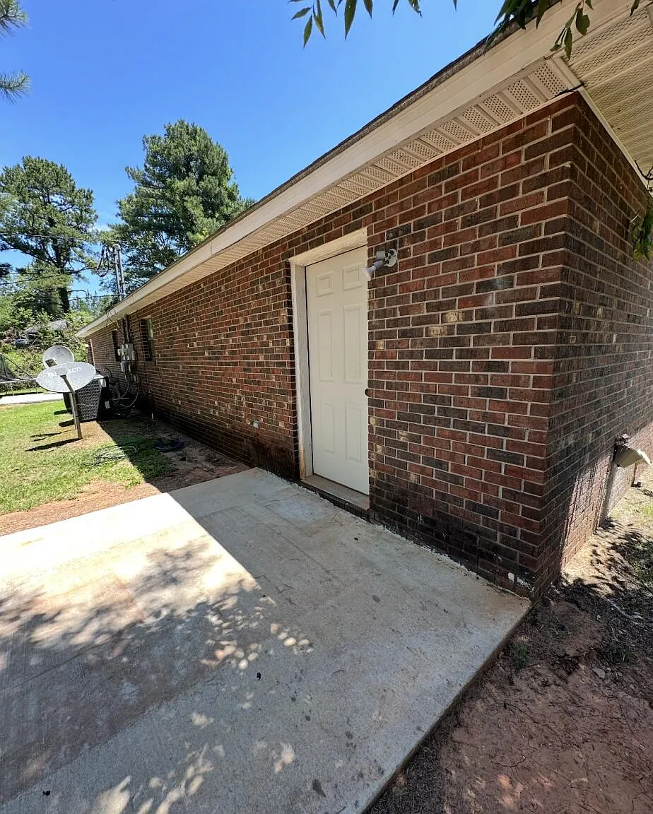 2 bed, 1.0 bath, $850 — Photo 1