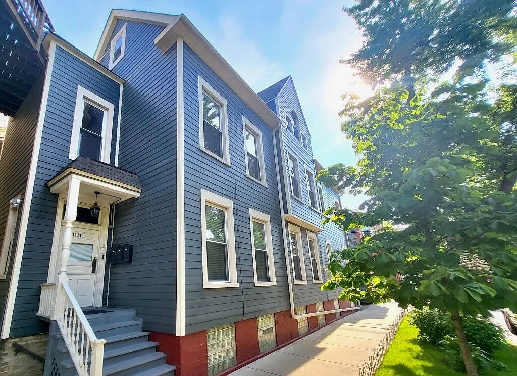 Amazing 2 Bed, 1 Bath at Roscoe + Racine (Lakeview) — Photo 1