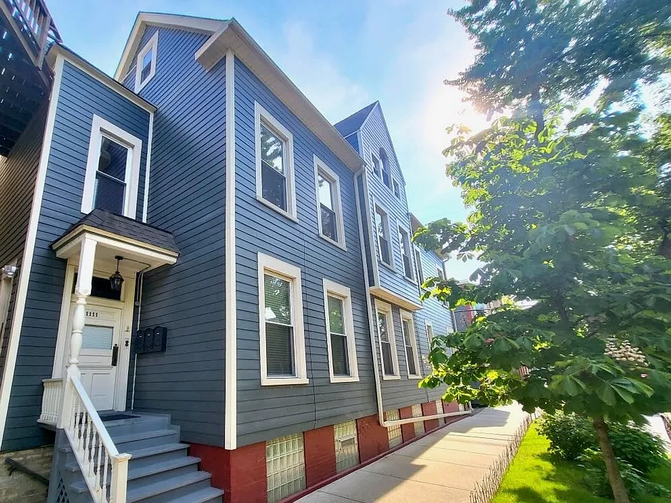 1111 W Roscoe St #3