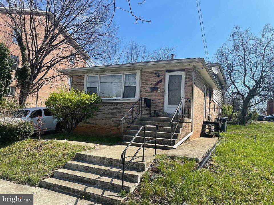 2nd image of 711 55th St NE