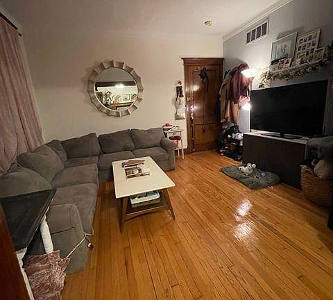 4th image of 2543 N Francisco Ave #1