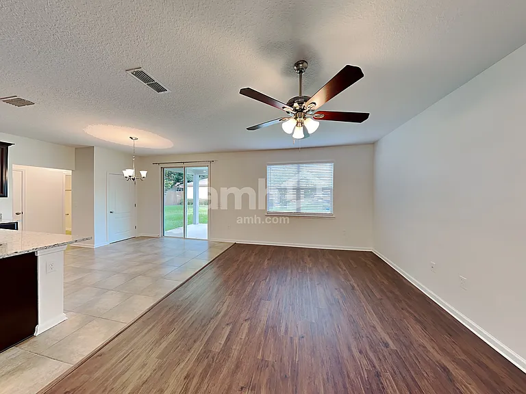 2433 Adams Lake Blvd — Photo 11