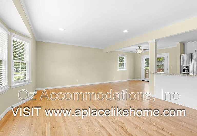 9514 Glenwood St — Photo 6