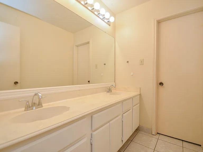 9414 Kingsvalley St — Photo 27