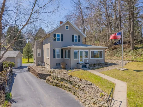 57 Lake Bluff Rd, Rochester, NY 14622