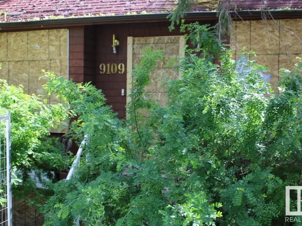 9109 98th St NW, Edmonton, AB T6E 3M6