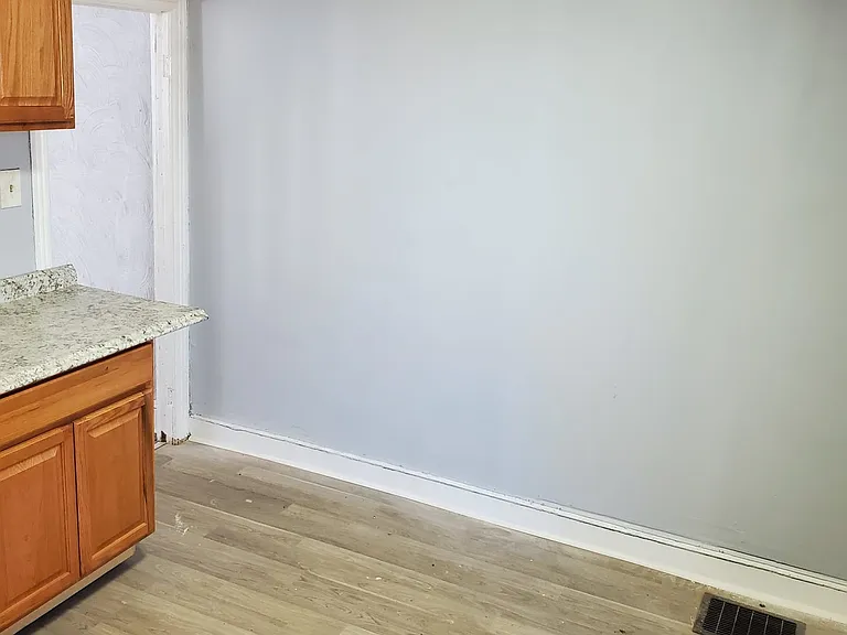 418 Beatty St — Photo 3