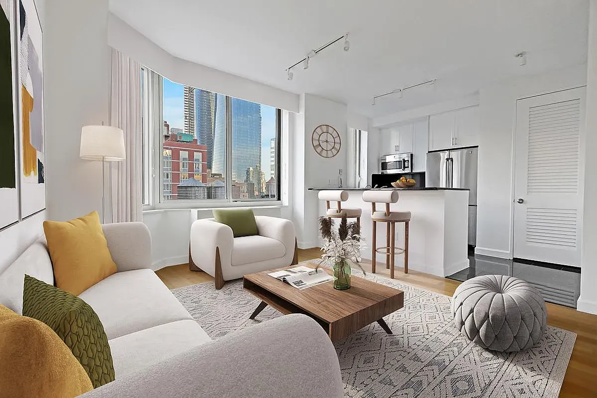 320 West 38th Street — Photo 1