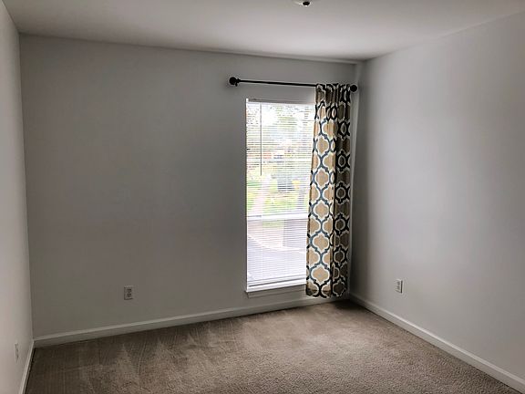 5th image of 515 Basswood Ave #B24