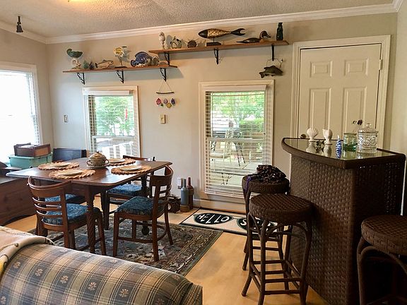 3rd image of 215 Pittmans Landing Dr