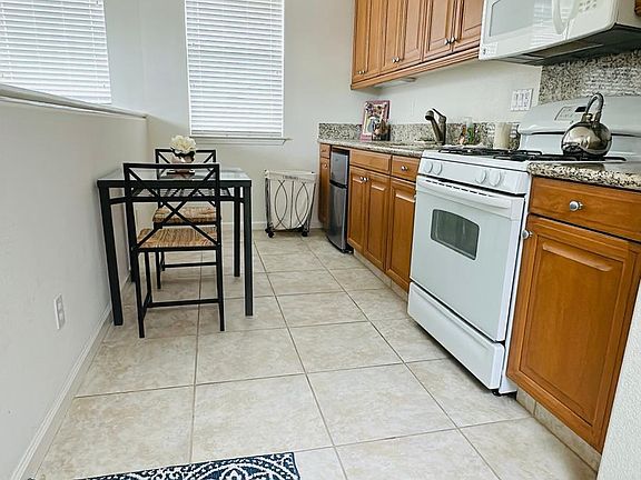 4th image of 625 W Sombra Way