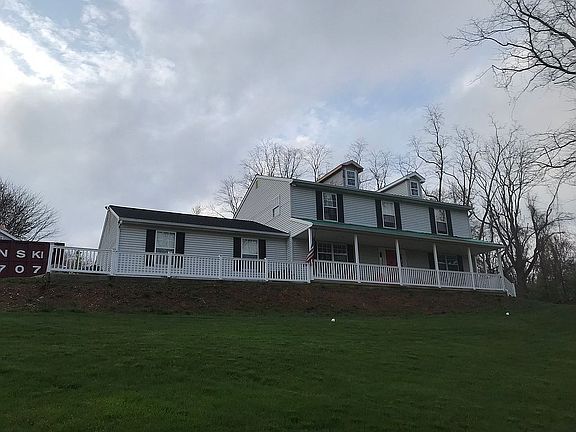 2nd image of 204 Horseshoe Ln