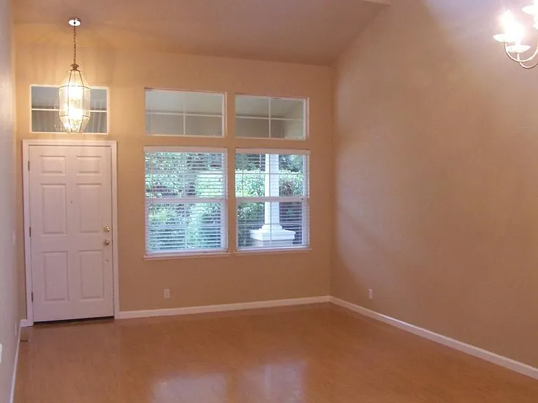 2314 Halsey Cir — Photo 2